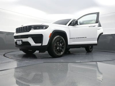 2026 Jeep Grand Cherokee Laredo Altitude