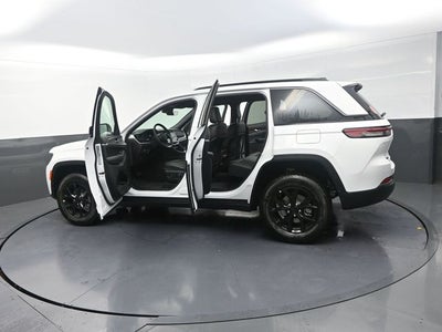 2026 Jeep Grand Cherokee Laredo Altitude