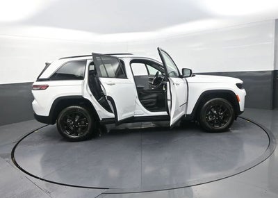 2026 Jeep Grand Cherokee Laredo Altitude