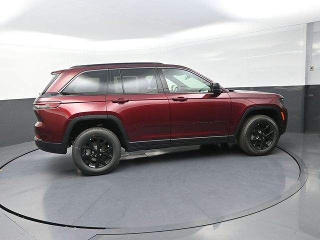 2026 Jeep Grand Cherokee Laredo Altitude