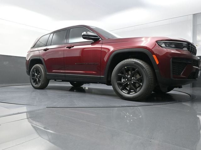 2026 Jeep Grand Cherokee Laredo Altitude