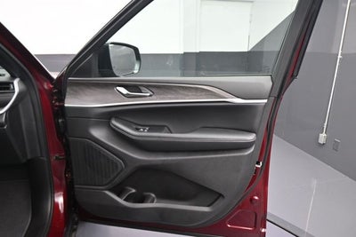 2026 Jeep Grand Cherokee Laredo Altitude