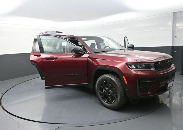 2026 Jeep Grand Cherokee Laredo Altitude
