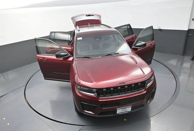 2026 Jeep Grand Cherokee Laredo Altitude