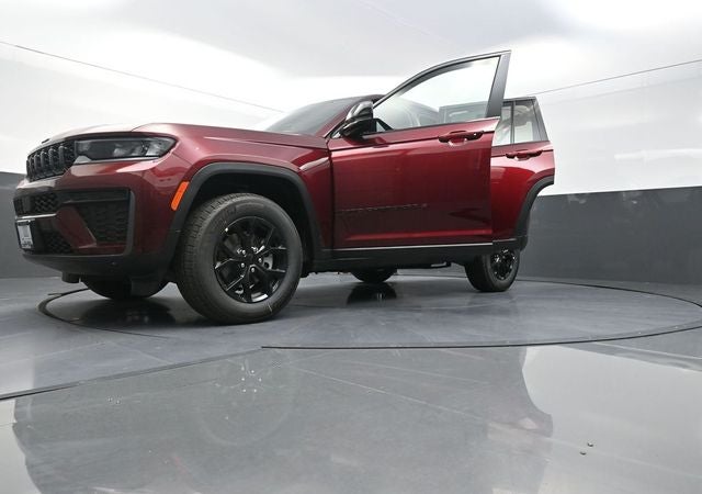 2026 Jeep Grand Cherokee Laredo Altitude