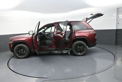 2026 Jeep Grand Cherokee Laredo Altitude