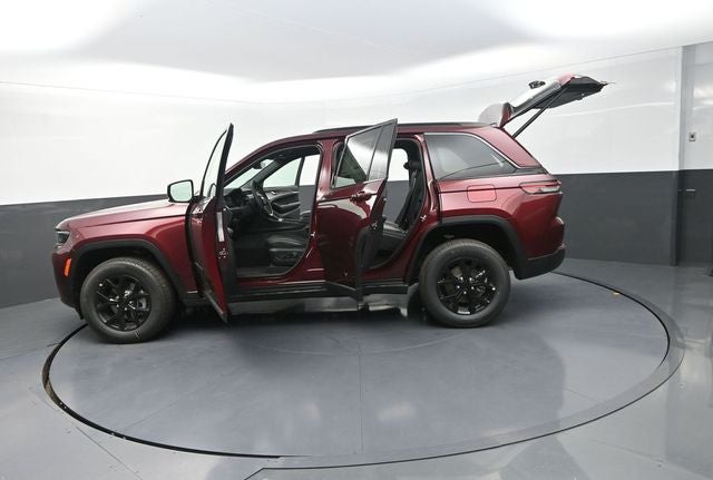 2026 Jeep Grand Cherokee Laredo Altitude