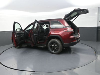 2026 Jeep Grand Cherokee Laredo Altitude
