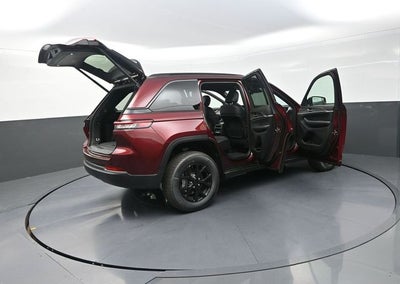 2026 Jeep Grand Cherokee Laredo Altitude