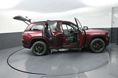 2026 Jeep Grand Cherokee Laredo Altitude
