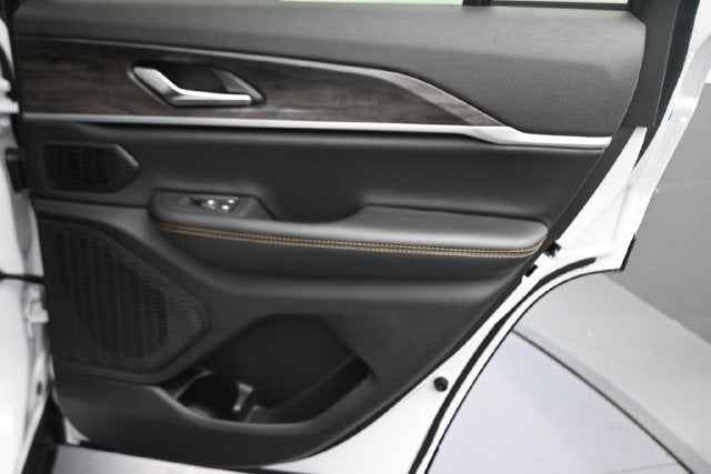 2026 Jeep Grand Cherokee Base