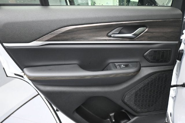 2026 Jeep Grand Cherokee Base
