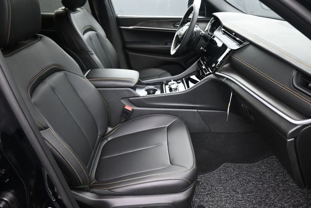 2026 Jeep Grand Cherokee Base