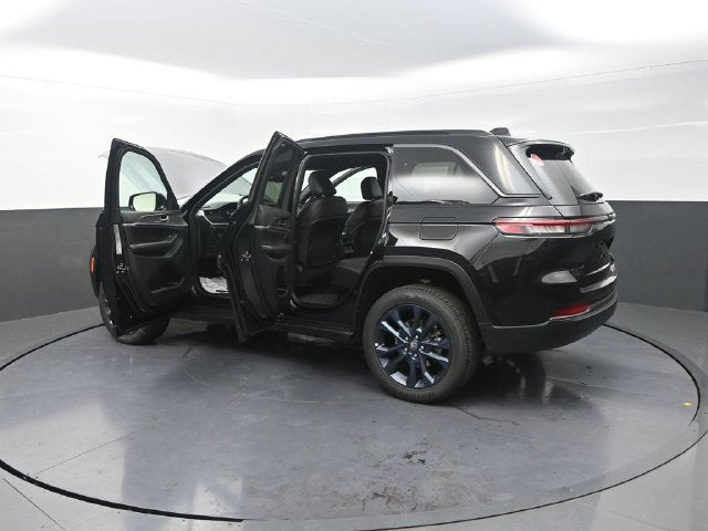 2026 Jeep Grand Cherokee Base