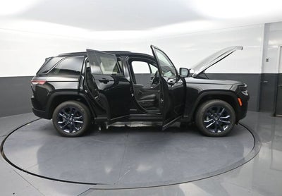 2026 Jeep Grand Cherokee Base