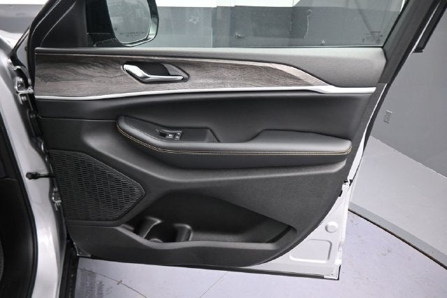 2026 Jeep Grand Cherokee Base