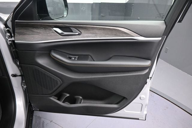 2026 Jeep Grand Cherokee Base