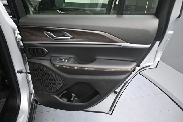 2026 Jeep Grand Cherokee Base