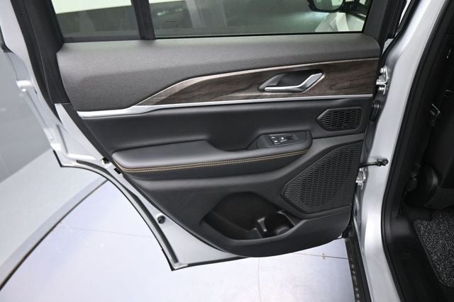 2026 Jeep Grand Cherokee Base