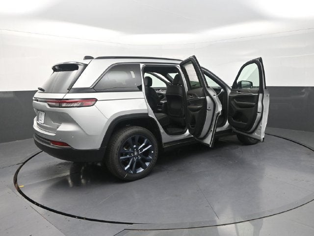 2026 Jeep Grand Cherokee Base