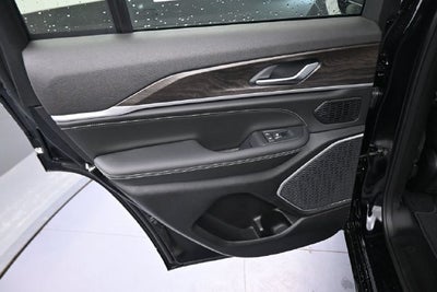 2027 Jeep Grand Cherokee Limited Reserve