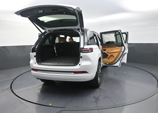 2026 Jeep Grand Cherokee Summit