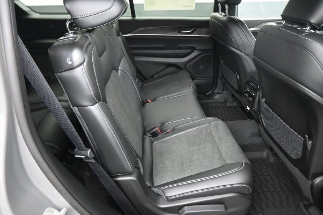 2027 Jeep Grand Cherokee L Laredo Altitude