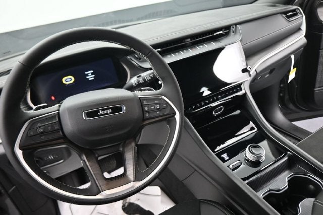 2027 Jeep Grand Cherokee L Laredo Altitude