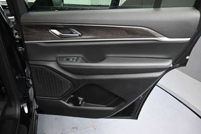 2027 Jeep Grand Cherokee L Laredo Altitude