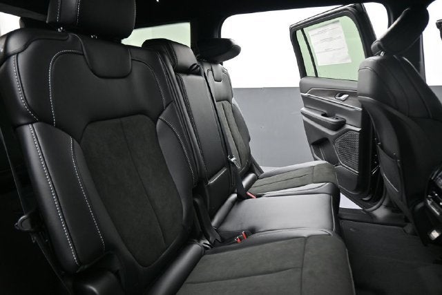 2027 Jeep Grand Cherokee L Laredo Altitude