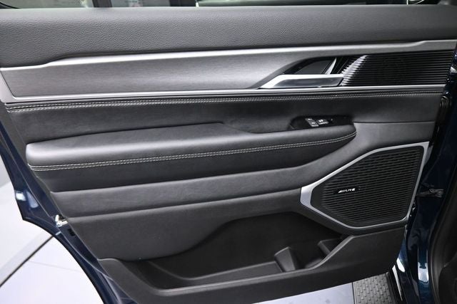 2026 Jeep Grand Wagoneer Base