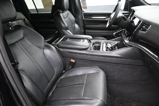 2023 Jeep Wagoneer Base