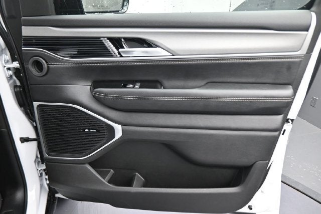 2027 Jeep Grand Wagoneer Base