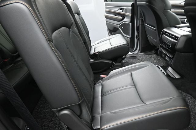 2026 Jeep Grand Wagoneer Base
