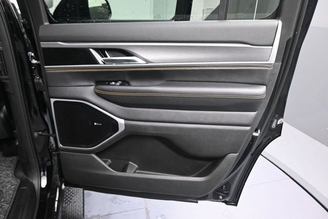 2026 Jeep Grand Wagoneer Base