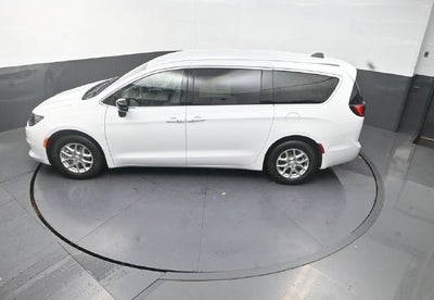 2027 Chrysler Pacifica LX