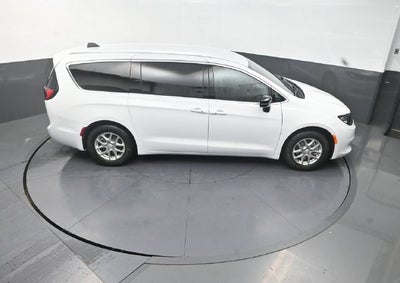 2027 Chrysler Pacifica LX