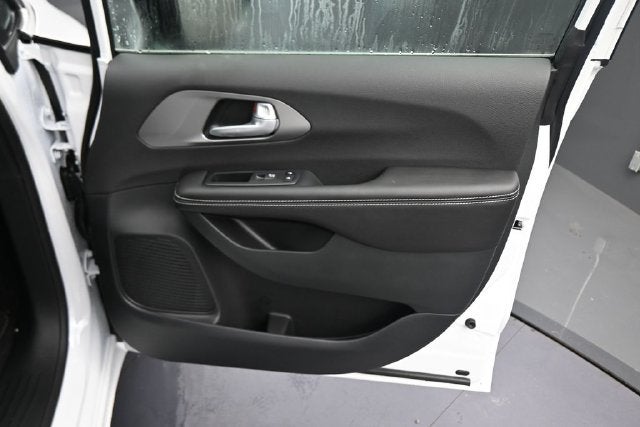 2027 Chrysler Pacifica LX