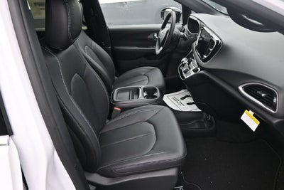 2027 Chrysler Pacifica LX