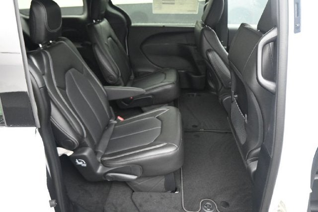 2027 Chrysler Pacifica LX