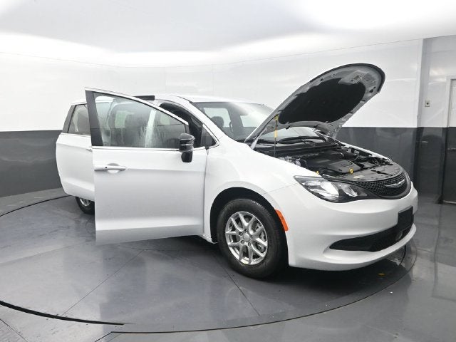 2027 Chrysler Pacifica LX