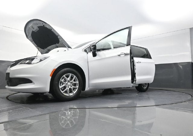 2027 Chrysler Pacifica LX