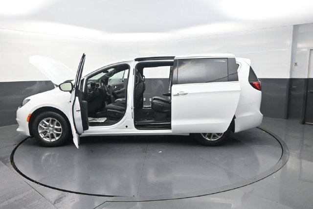2027 Chrysler Pacifica LX