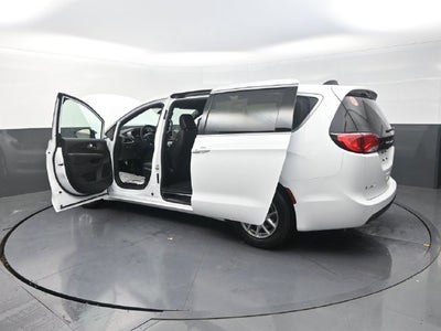 2027 Chrysler Pacifica LX