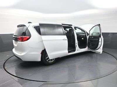 2027 Chrysler Pacifica LX