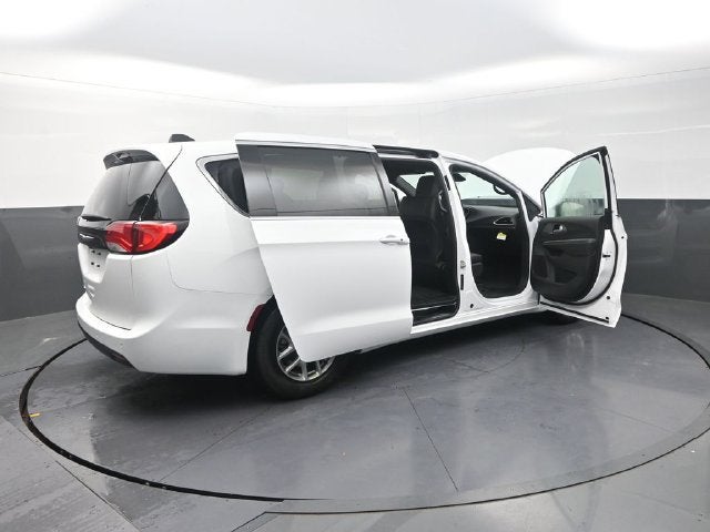 2027 Chrysler Pacifica LX