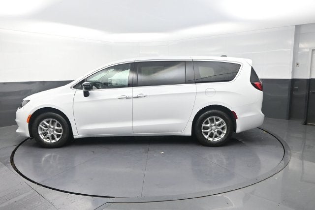 2027 Chrysler Pacifica LX