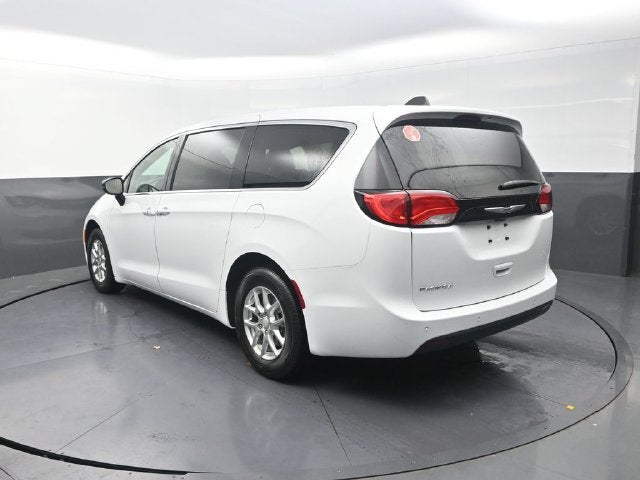 2027 Chrysler Pacifica LX