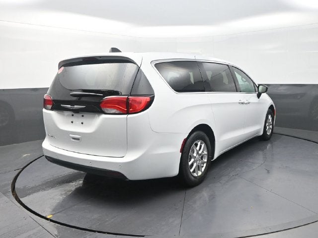 2027 Chrysler Pacifica LX