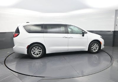 2027 Chrysler Pacifica LX